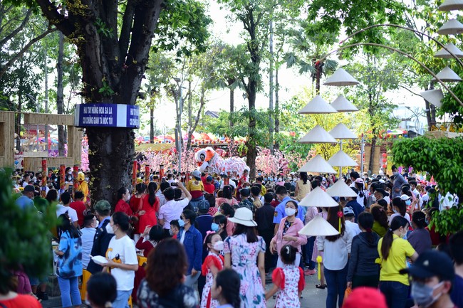 Chùm ảnh mồng một Tết Nhâm Dần